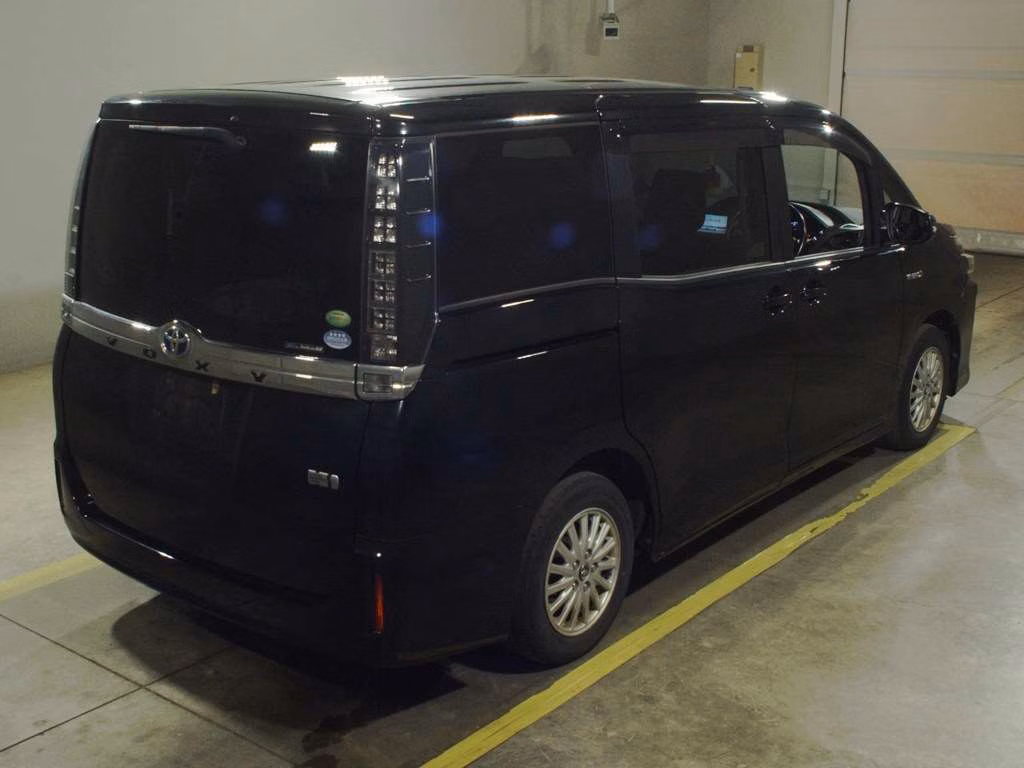 TOYOTA VOXY