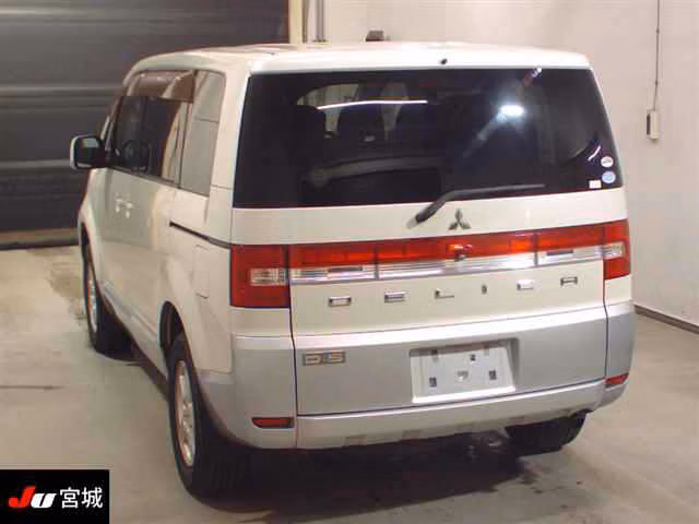 Mitsubishi Delica D:5