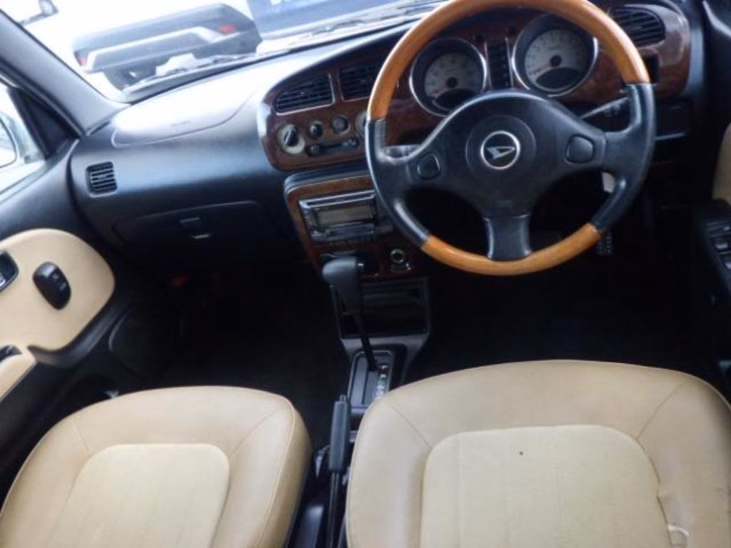 Daihatsu Mira Gino