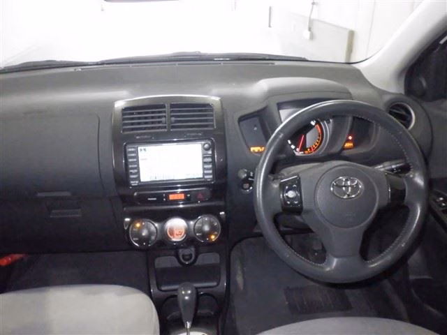 TOYOTA IST
