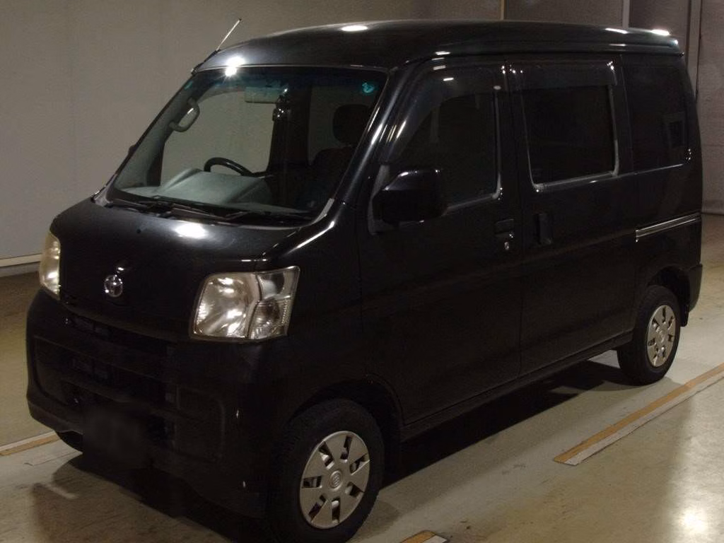 TOYOTA PIXIS VAN