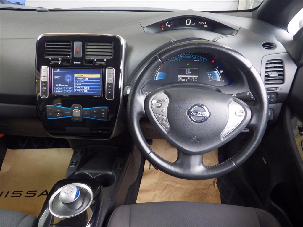 NISSAN LEAF