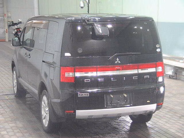 Mitsubishi Delica D:5