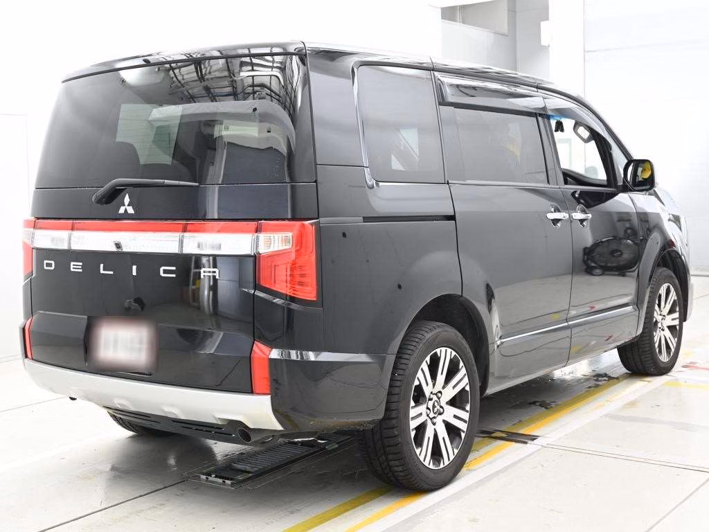 Mitsubishi Delica D:5