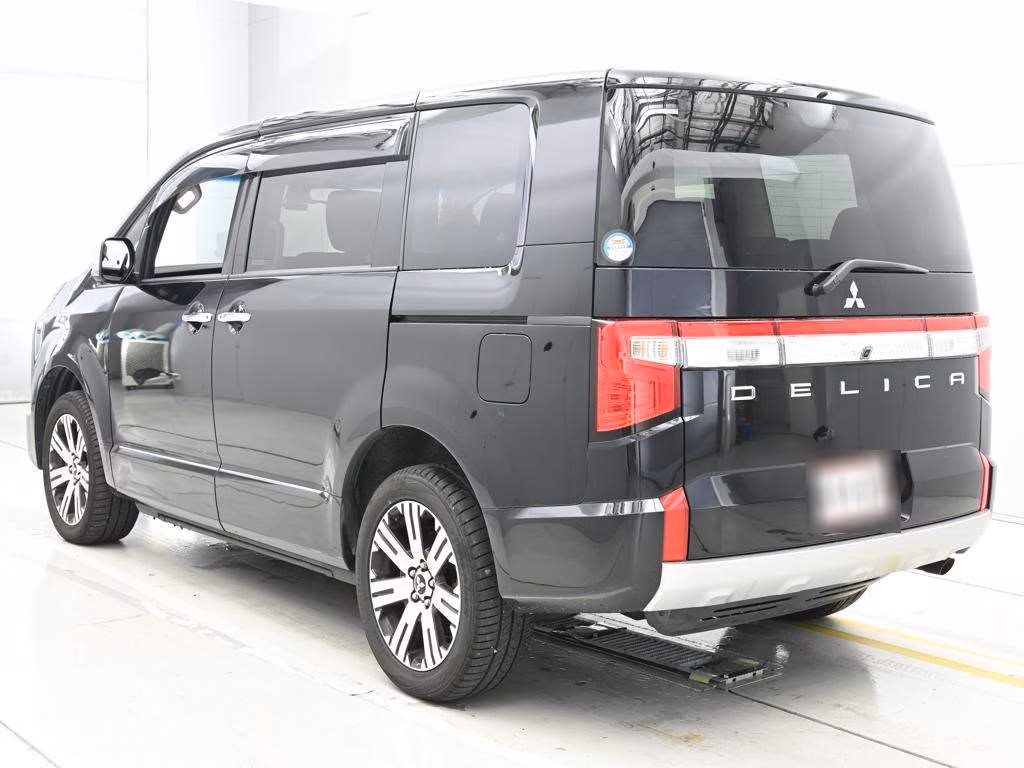 Mitsubishi Delica D:5