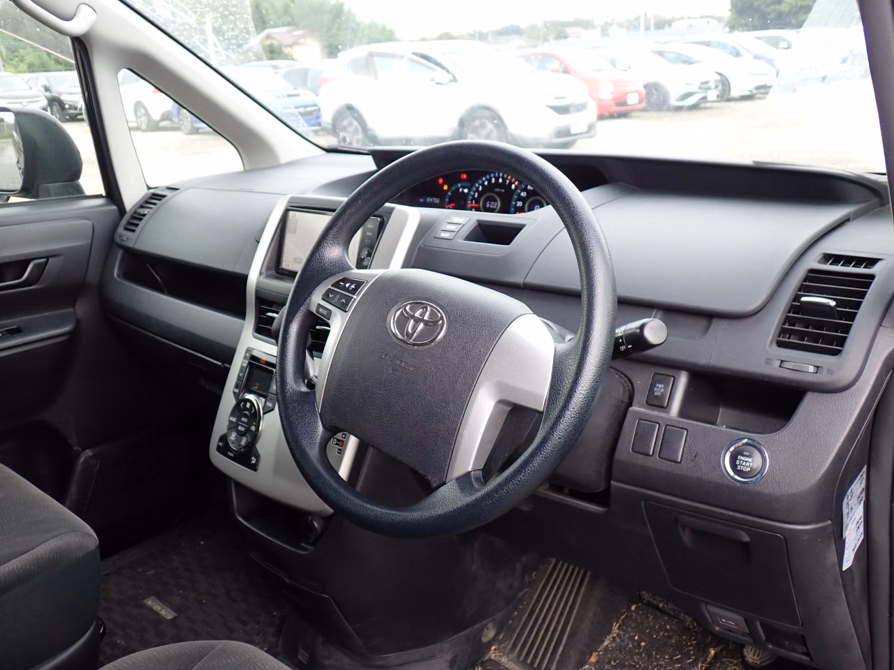 TOYOTA VOXY