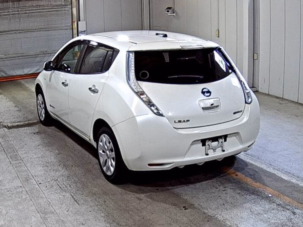 NISSAN LEAF