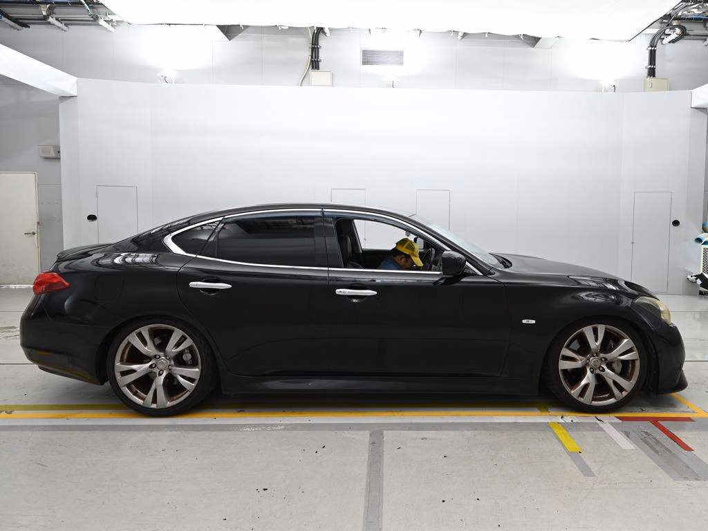 NISSAN FUGA
