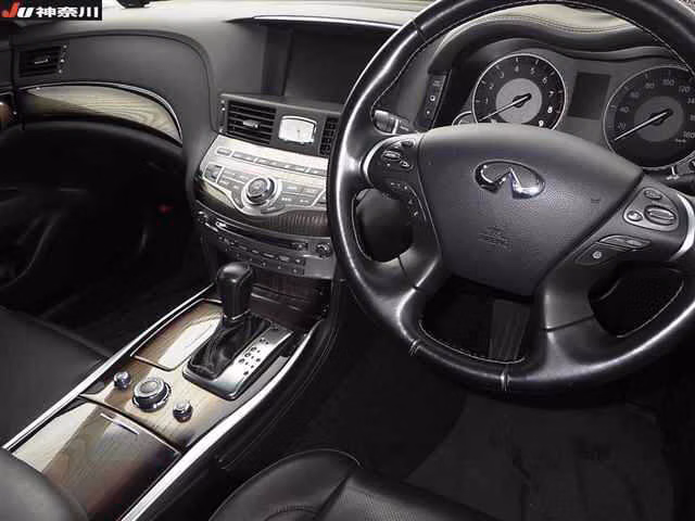 NISSAN FUGA