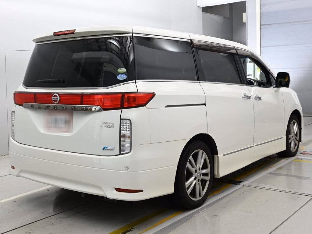 NISSAN ELGRAND