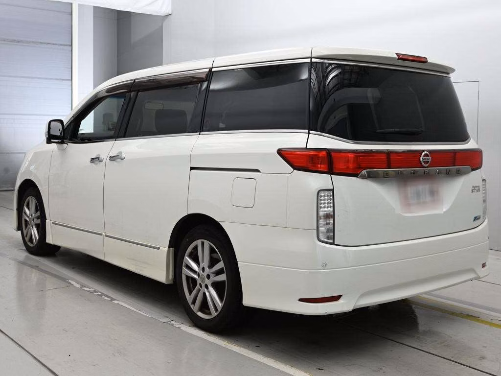NISSAN ELGRAND