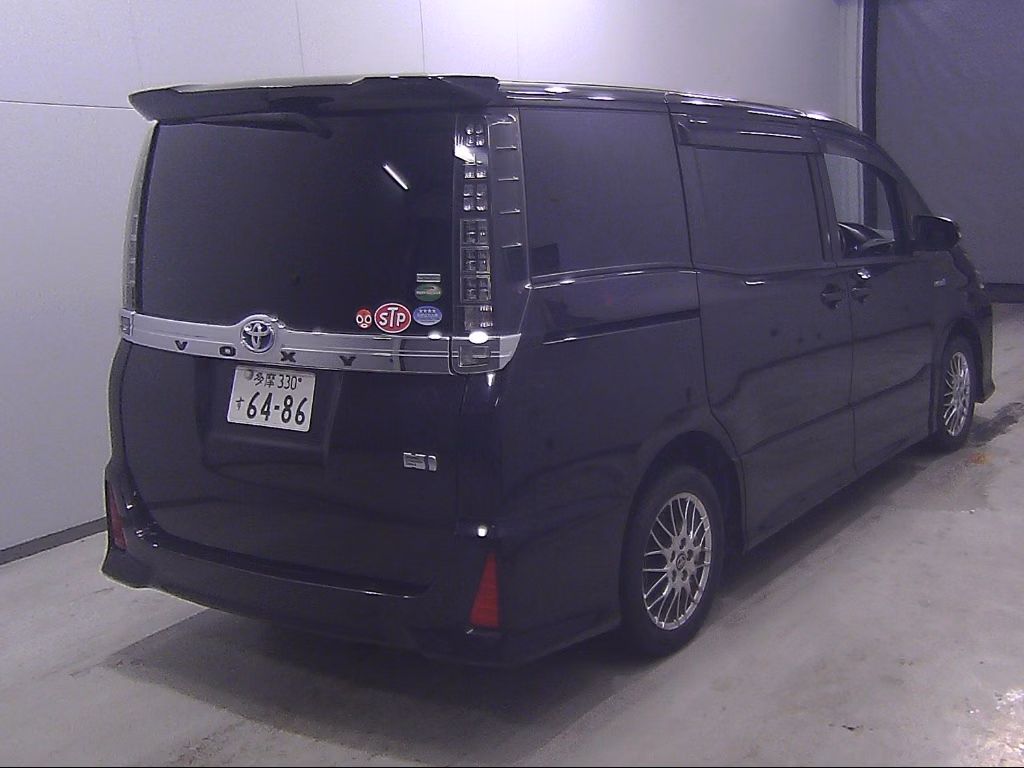 TOYOTA VOXY