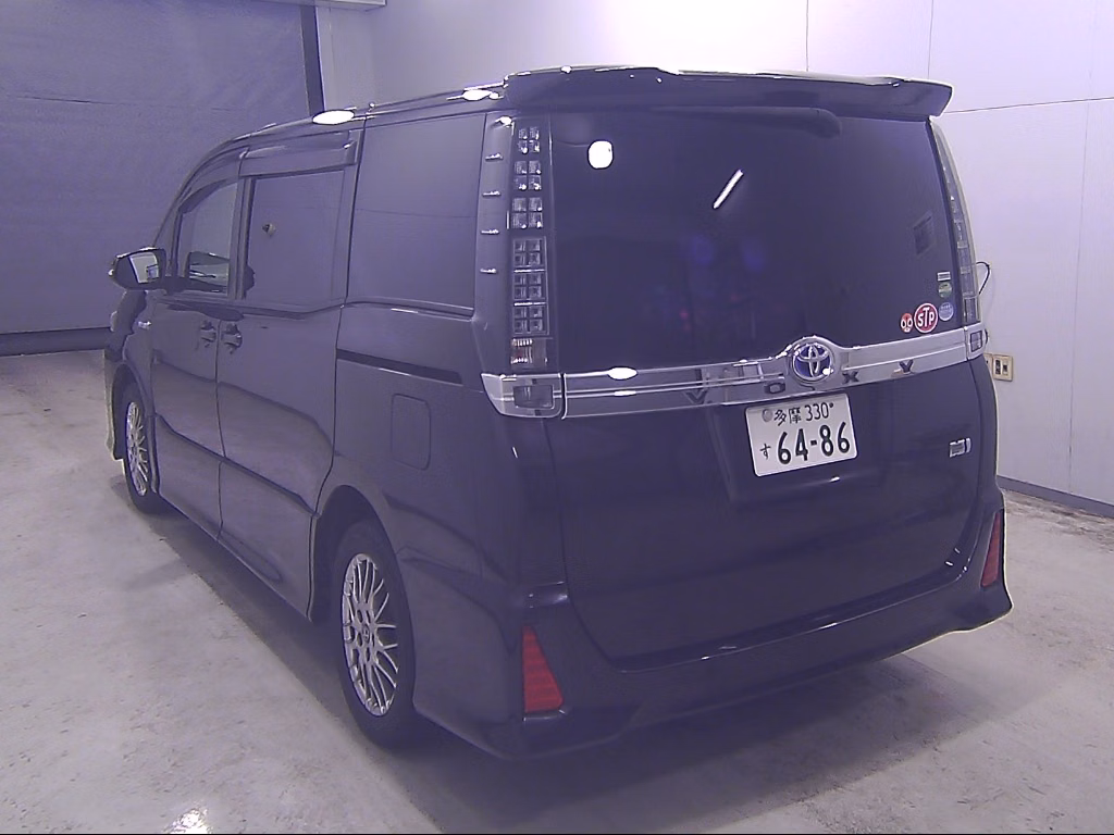 TOYOTA VOXY