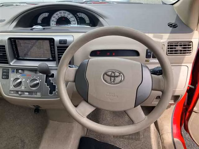 TOYOTA RAUM