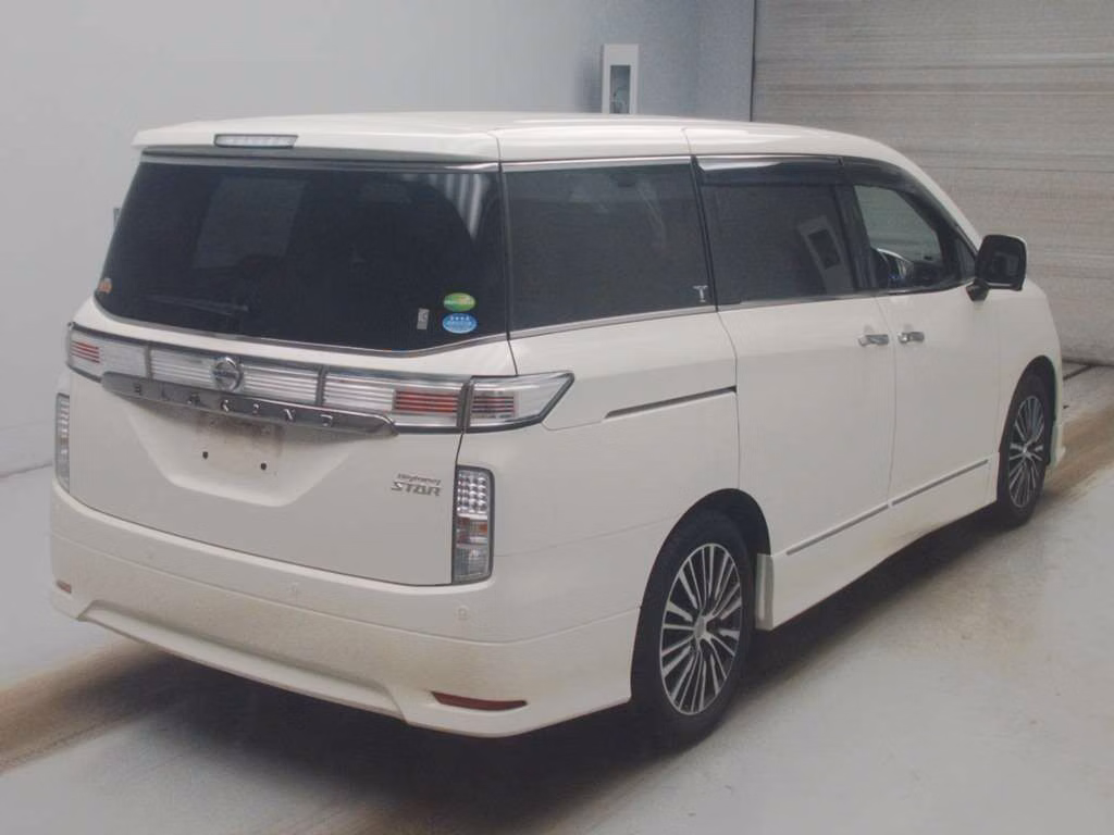 NISSAN ELGRAND