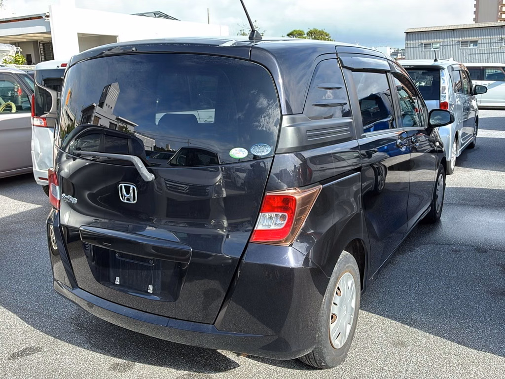 HONDA FREED SPIKE