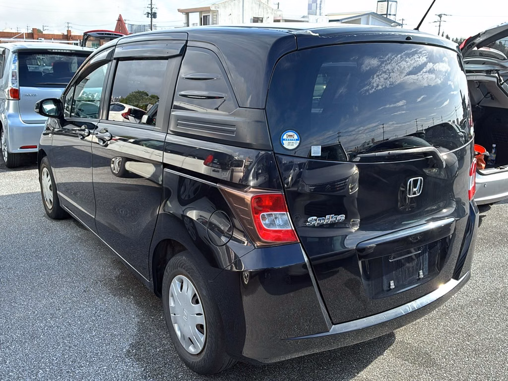 HONDA FREED SPIKE