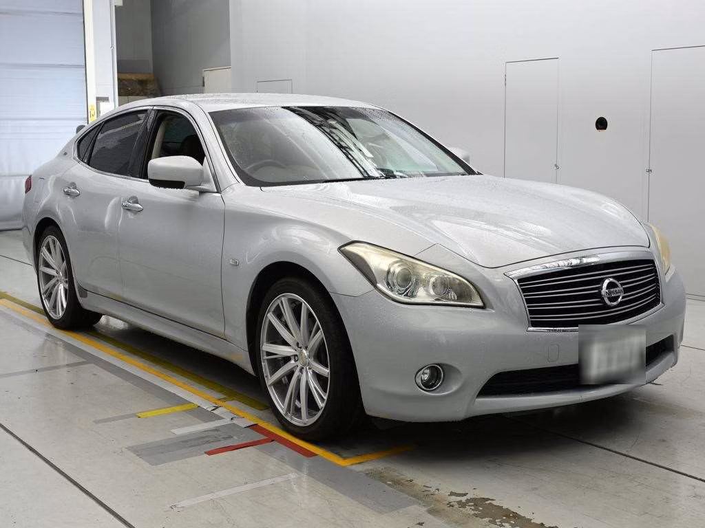 NISSAN FUGA