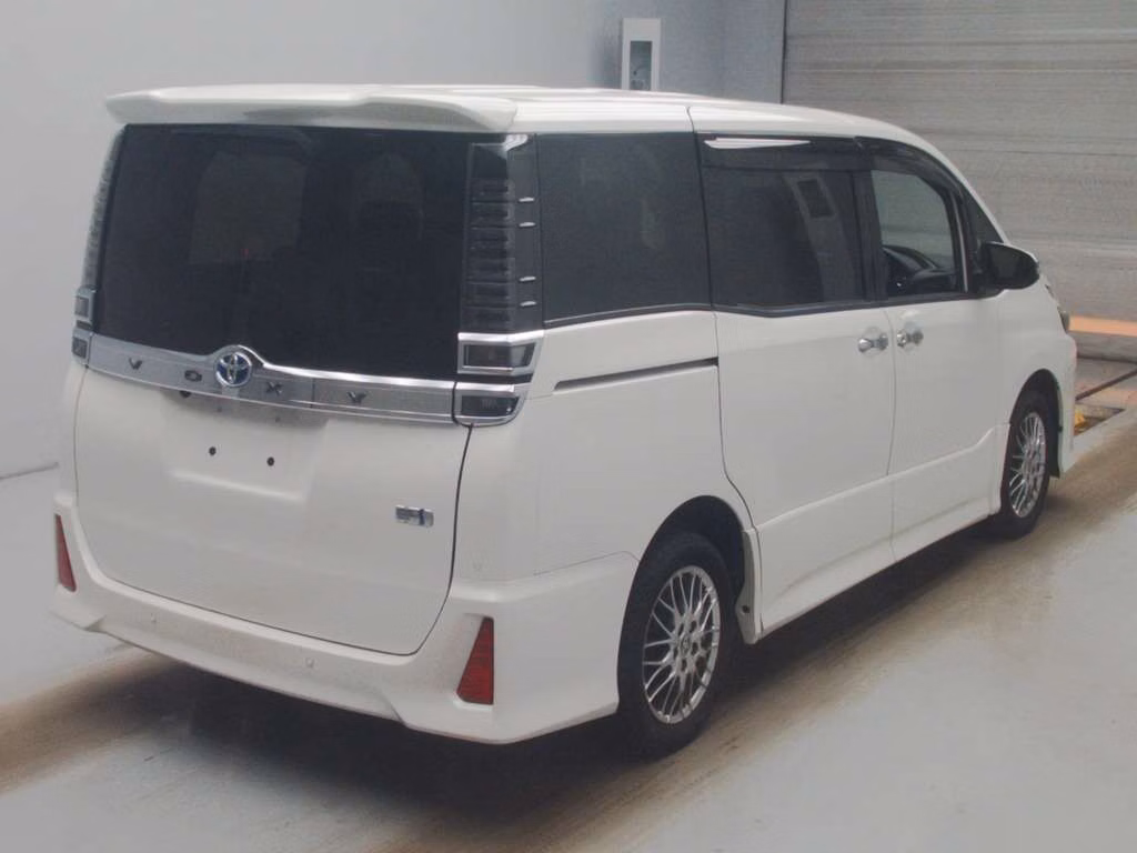 TOYOTA VOXY