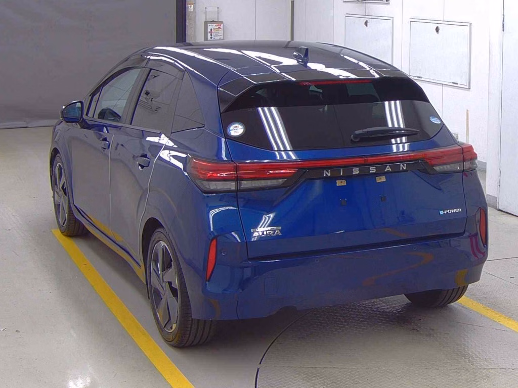Nissan Aura