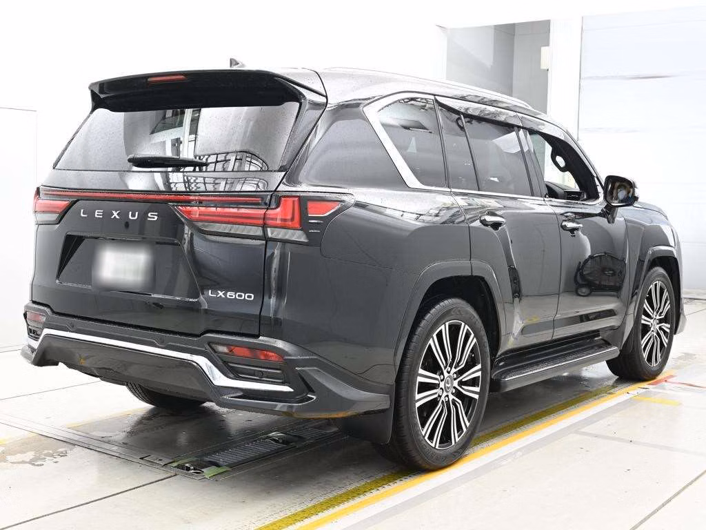 Lexus LX600