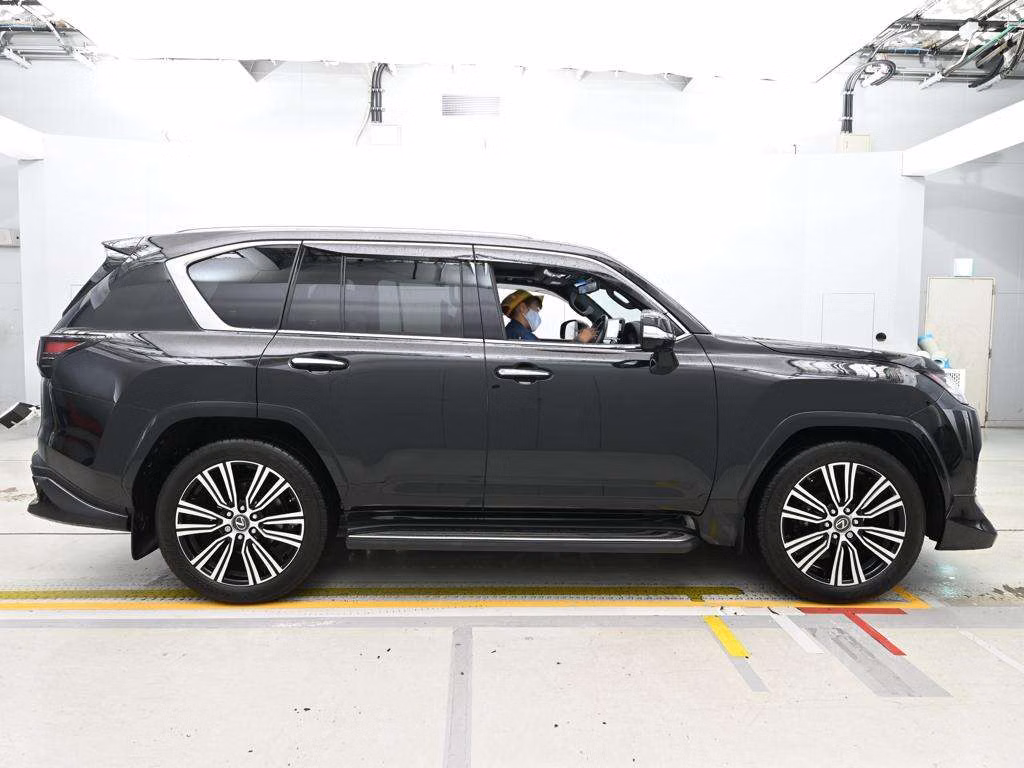 Lexus LX600
