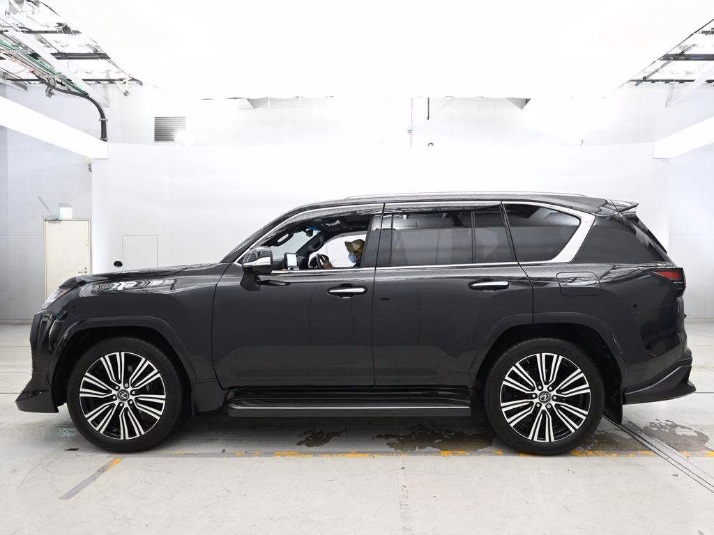 Lexus LX600
