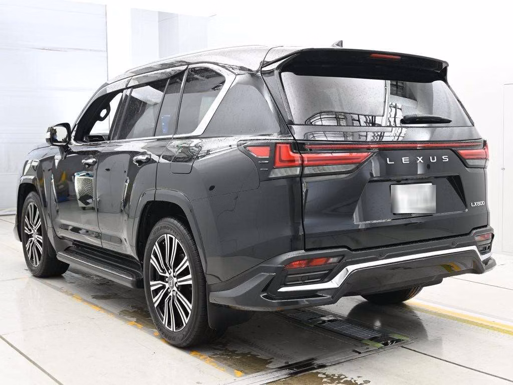 Lexus LX600