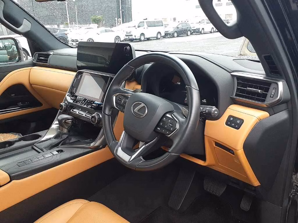 Lexus LX600