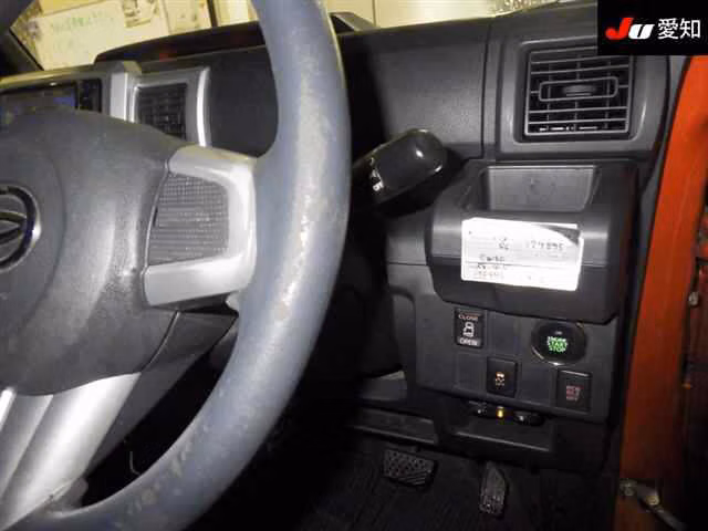 DAIHATSU WAKE