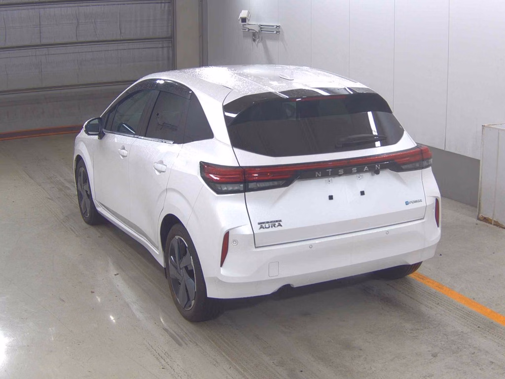 Nissan Aura