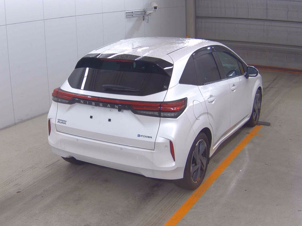 Nissan Aura