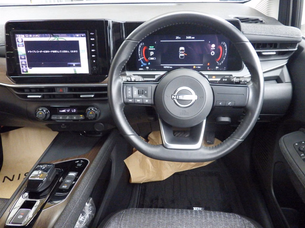 Nissan Aura