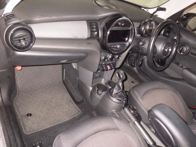 MINI HATCH