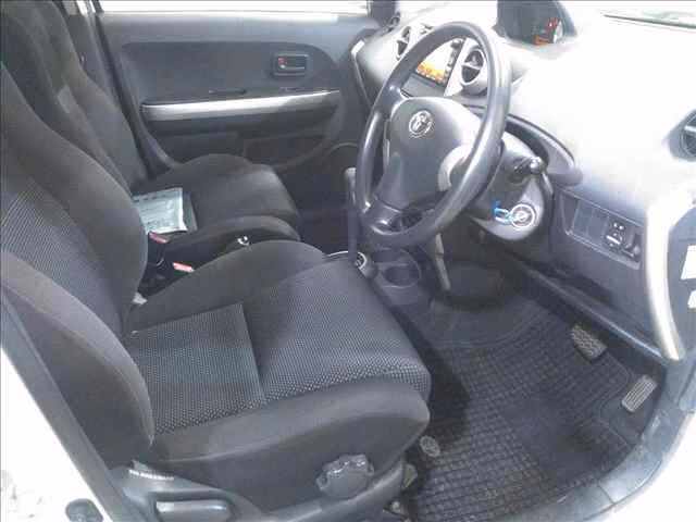TOYOTA IST