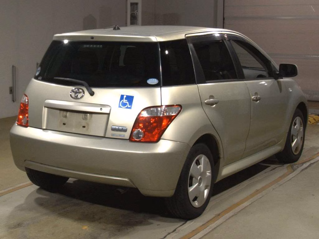TOYOTA IST