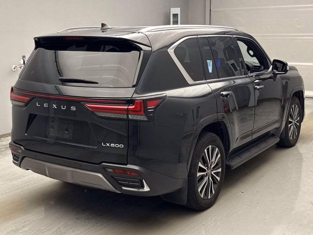 Lexus LX600