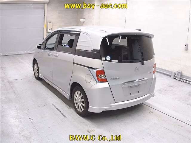 HONDA FREED SPIKE