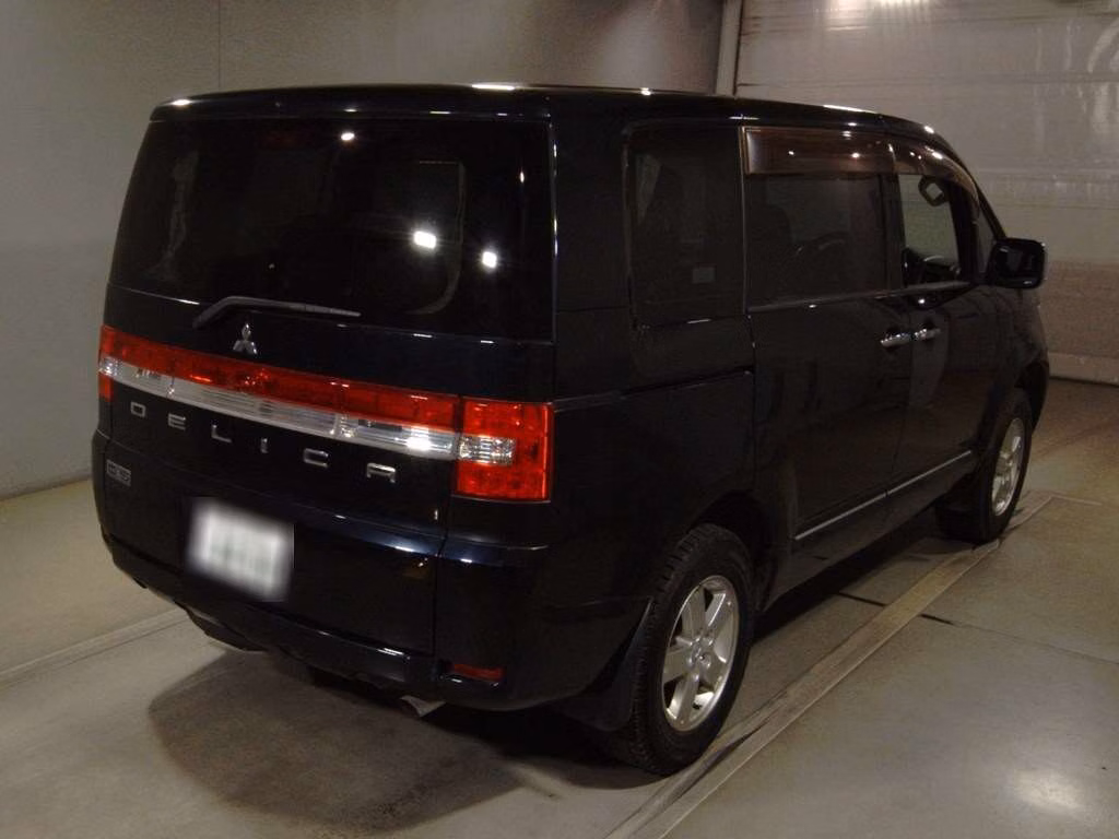 Mitsubishi Delica D:5
