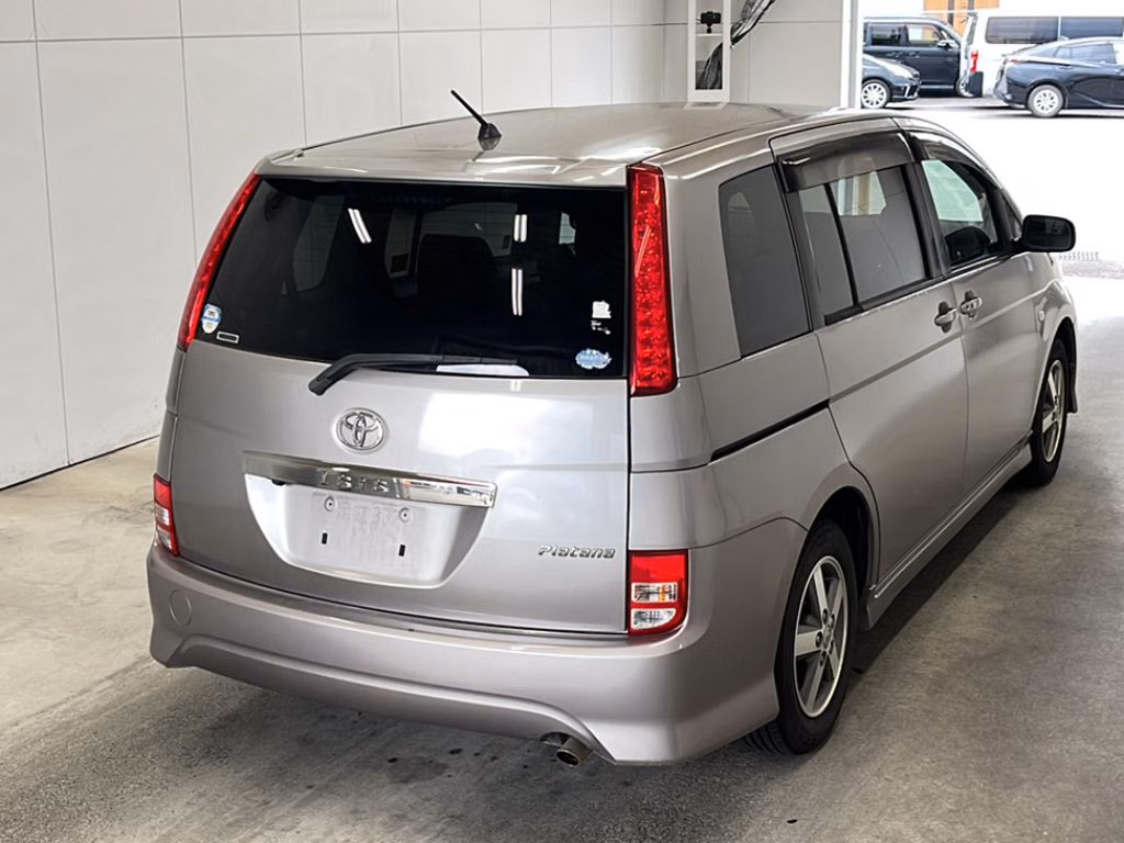 TOYOTA ISIS