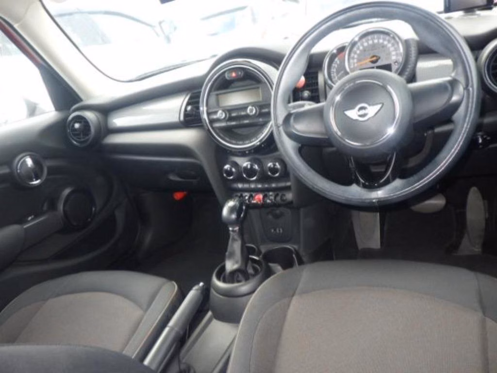 MINI HATCH