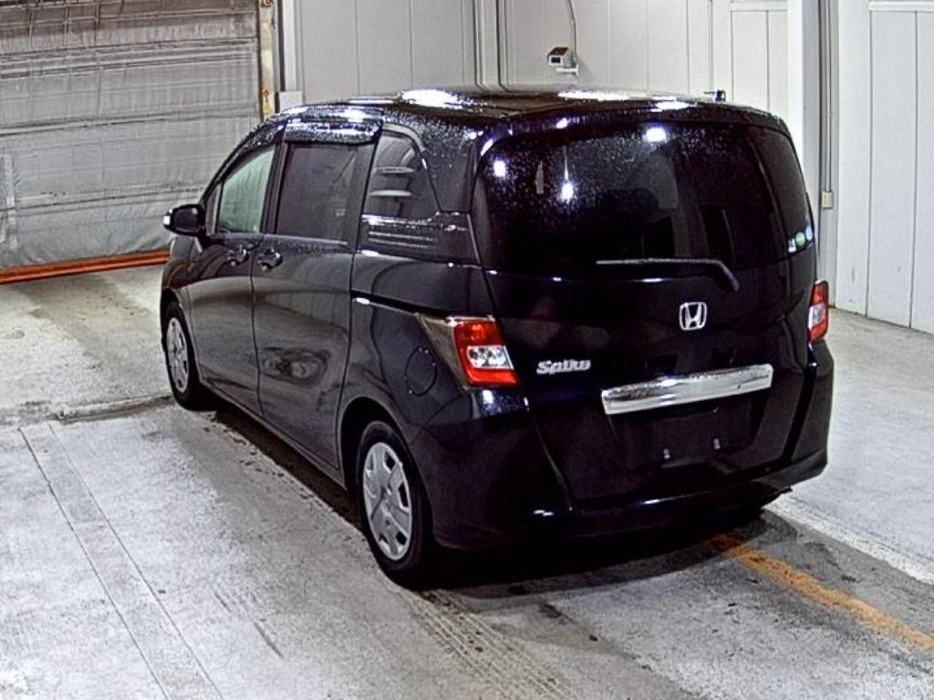 HONDA FREED SPIKE