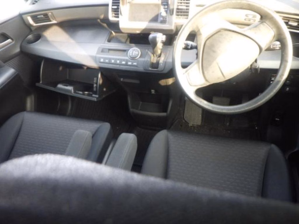HONDA FREED SPIKE