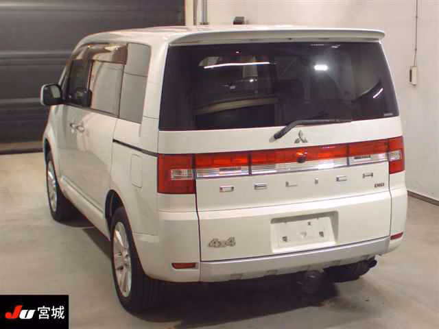 Mitsubishi Delica D:5