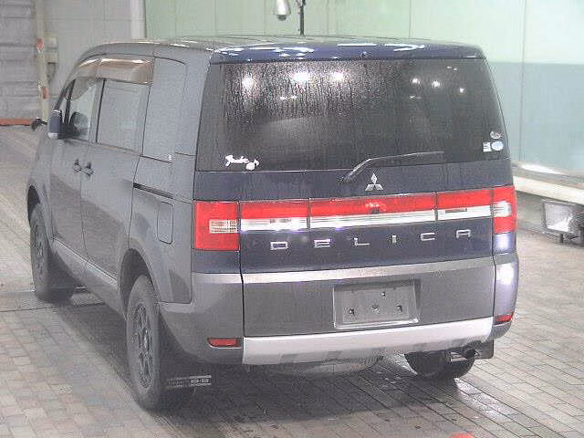 Mitsubishi Delica D:5