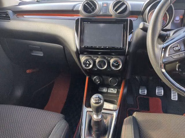 SUZUKI SWIFT