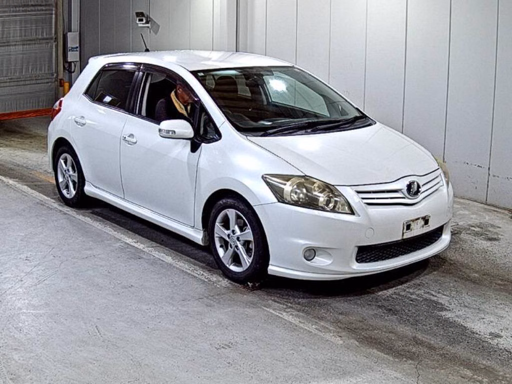 TOYOTA AURIS