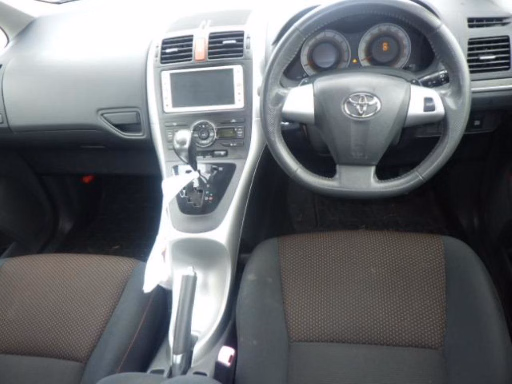 TOYOTA AURIS