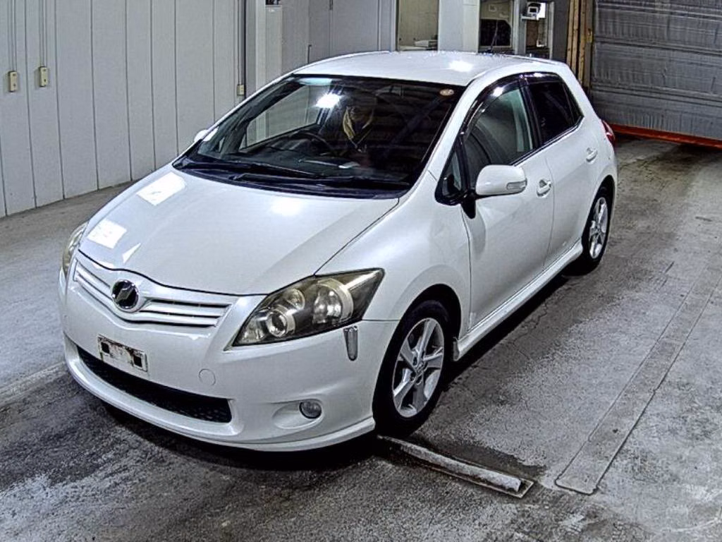 TOYOTA AURIS