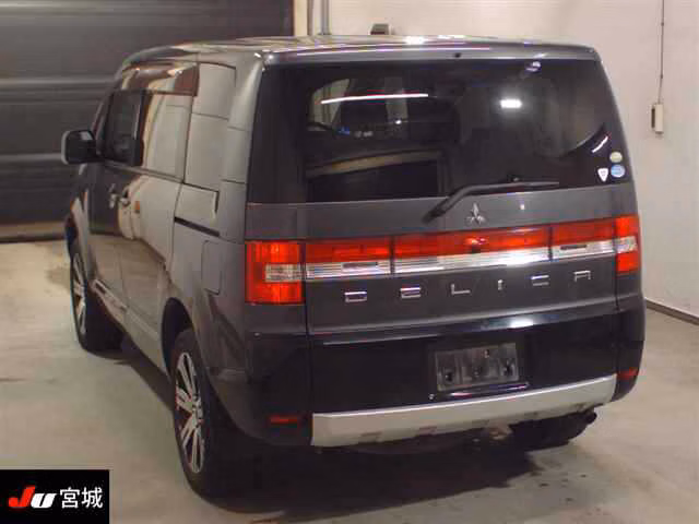 Mitsubishi Delica D:5
